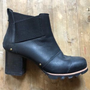 Black Sorel Addington Chelsea Booties
